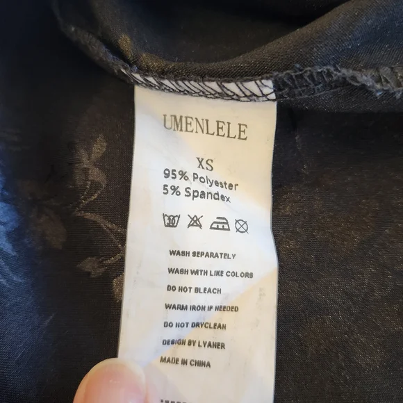 Elegant Black Slip Dress - Picture 4 of 4